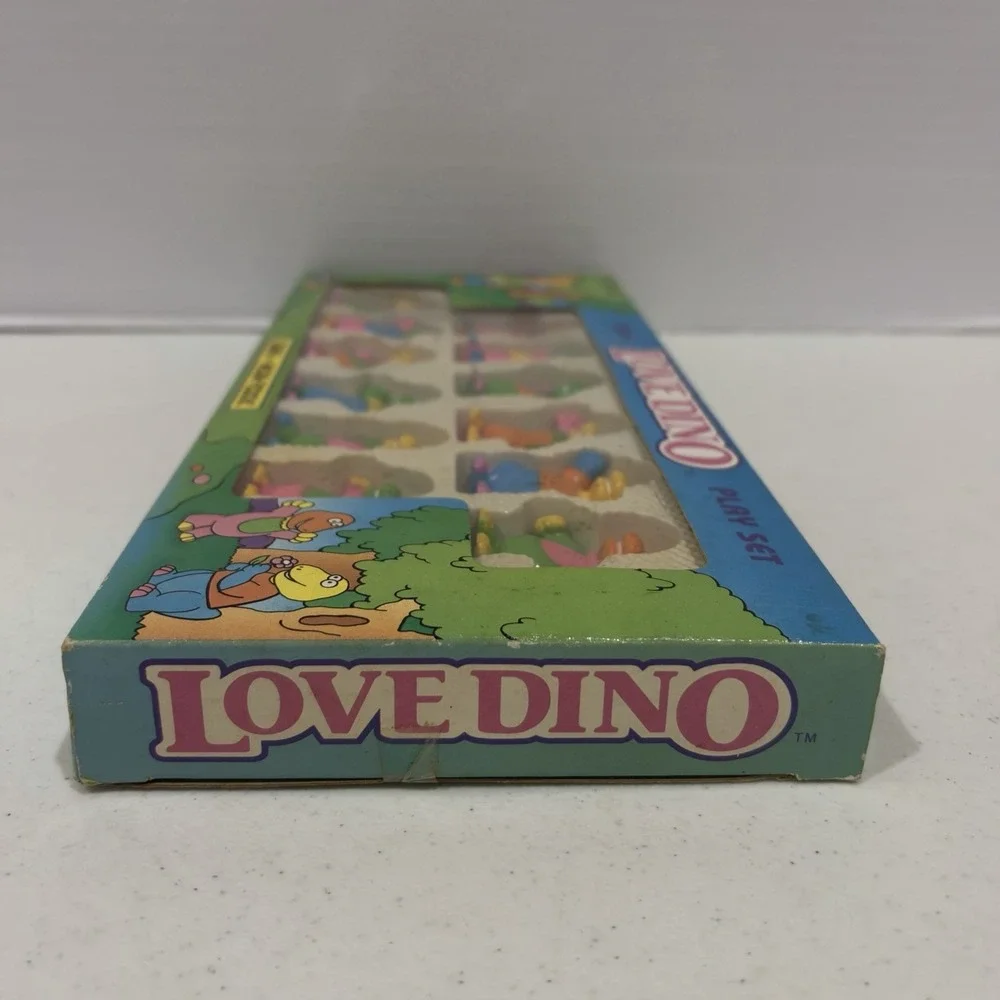 Soma Vintage Love Dino Dinosaur Set of 12 Safe Non Toxic Play Figures 1993 NOS